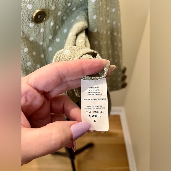 Silverts Adaptive Top, high low, light green w/ white polka dots, snaps&buttons - Picture 10 of 16